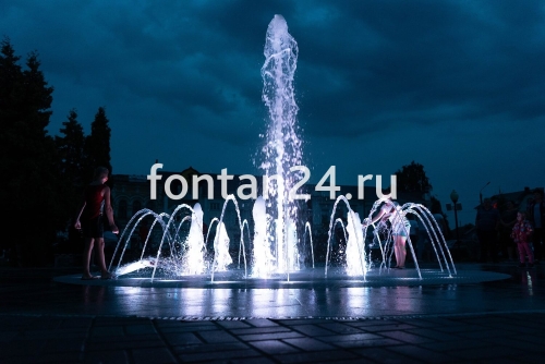 Городской фонтан на площади Городской фонтан на площади