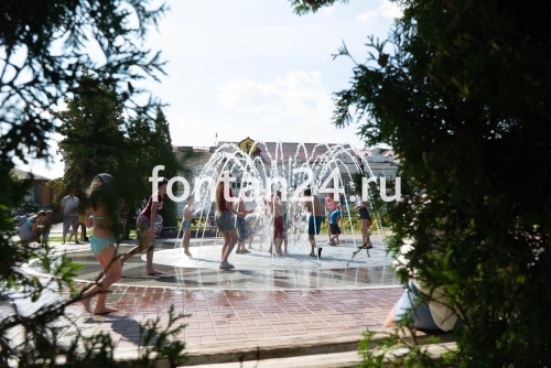 Городской фонтан на площади Городской фонтан на площади