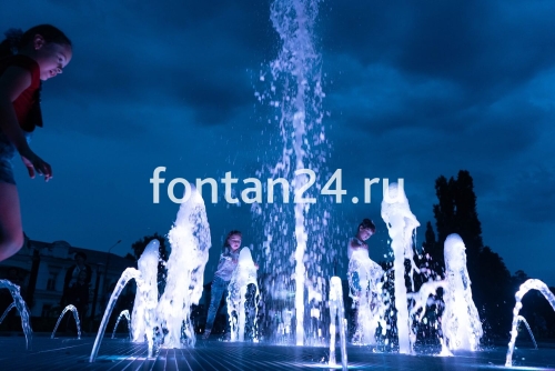 Городской фонтан на площади Городской фонтан на площади